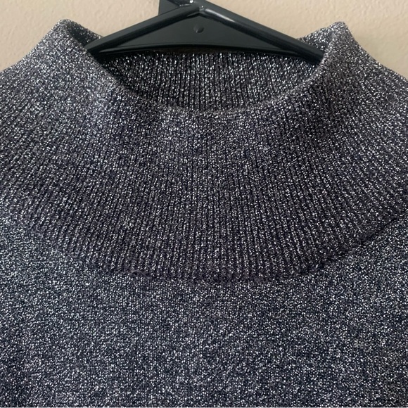 Vintage Metallic Silver Long Sleeve Turtle/High Neck Silver Top Size Small - Picture 2 of 10